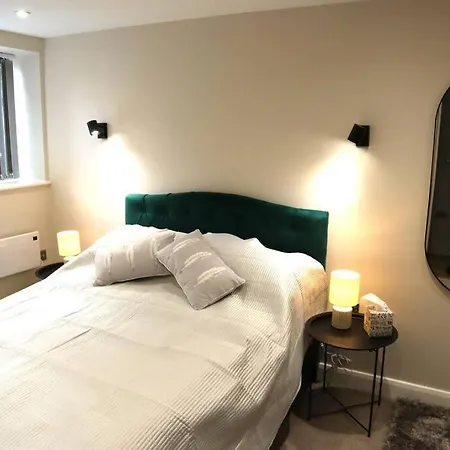 Onpoint - Fantastic 1 Bedroom Apt Central Leeds Apartment *